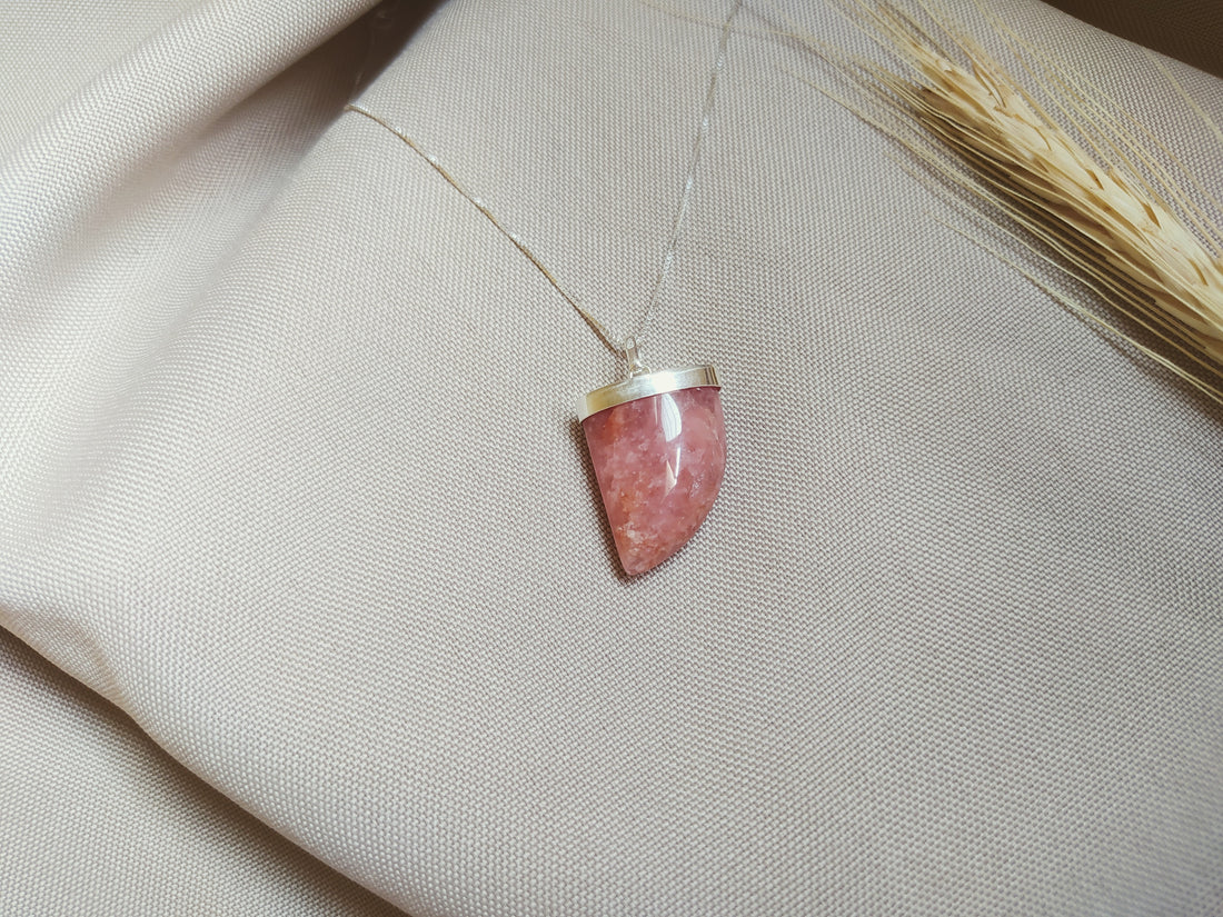 Gargantilha em Prata Bali estilo Boho 925 com pingente de quartzo rosa
