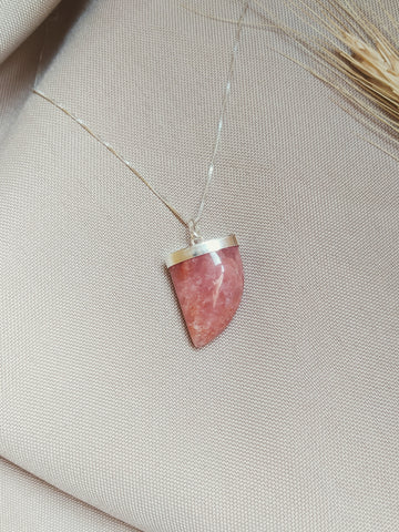 Gargantilha em Prata Bali estilo Boho 925 com pingente de quartzo rosa