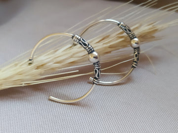 Brinco Argola Indiana com detalhes em Arabesco, Joia em Prata Bali 925 estilo Boho